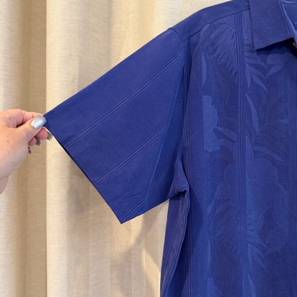 Tommy Bahama Men's Royal Blue Floral Silk Short Sleeve Button Down, Size Lage - Picture 4 of 12